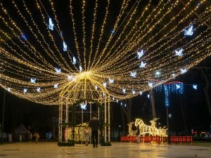 Can outdoor lighting be integrated with home automation?